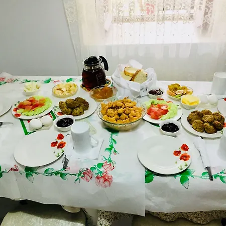 Denis 1930 Traditional Family In Old Town Homemade Breakfast Πανσιόν 4*