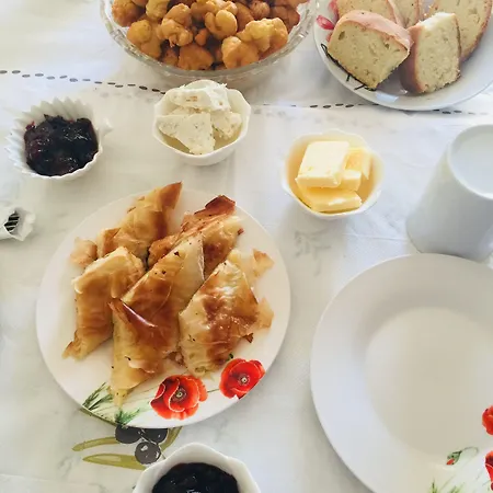 Denis 1930 Traditional Family In Old Town Homemade Breakfast Πανσιόν