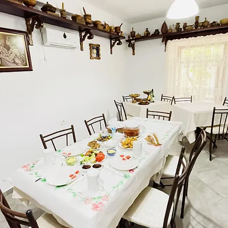 Πανσιόν Denis 1930 Traditional Family In Old Town Homemade Breakfast Αργυρόκαστρο