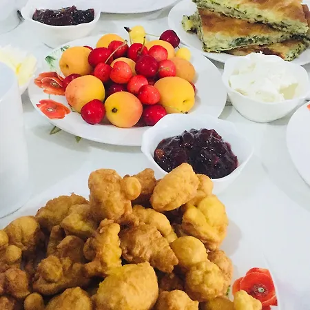 Denis 1930 Traditional Family In Old Town Homemade Breakfast Πανσιόν 4*