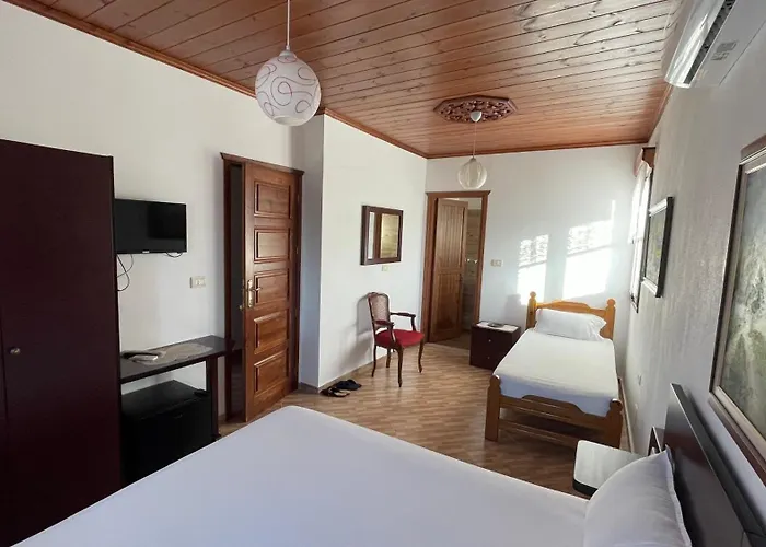 Denis 1930 Traditional Family In Old Town Homemade Breakfast Casa de hóspedes 4*