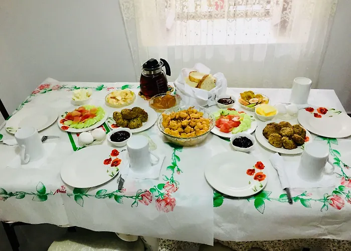 Denis 1930 Traditional Family In Old Town Homemade Breakfast 게스트하우스 4*