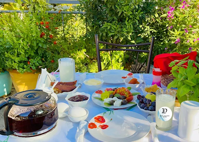 Denis 1930 Traditional Family In Old Town Homemade Breakfast Casa de hóspedes