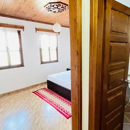 Gasthuis Denis 1930 Traditional Family In Old Town Homemade Breakfast