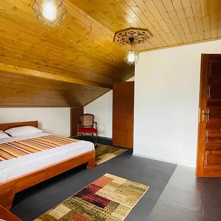 Denis 1930 Traditional Family In Old Town Homemade Breakfast Gasthuis Gjirokastër