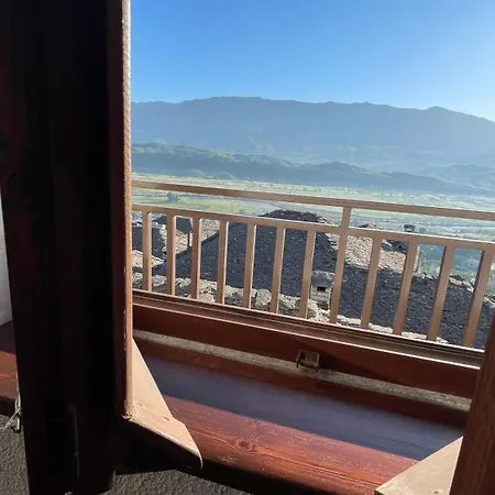 Gasthuis Denis 1930 Traditional Family In Old Town Homemade Breakfast Gjirokastër