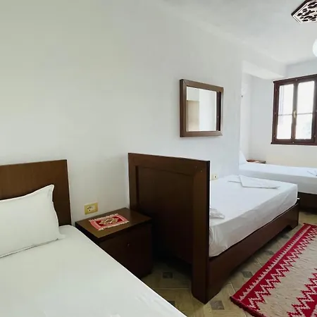 Denis 1930 Traditional Family In Old Town Homemade Breakfast 4* Gjirokastër