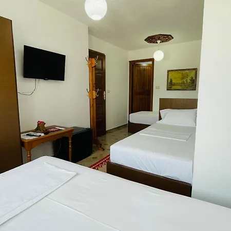 Denis 1930 Traditional Family In Old Town Homemade Breakfast Gasthuis