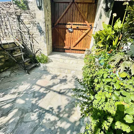 Guest house Denis House 1930 Cozy Private With Authentic Charm Gjirokaster