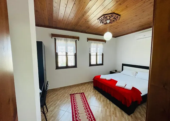Guest house Denis 1930 Traditional Family In Old Town Homemade Breakfast 4*