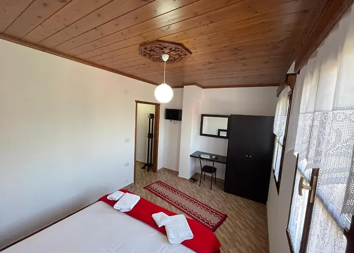 Guest house Denis 1930 Traditional Family In Old Town Homemade Breakfast 4*