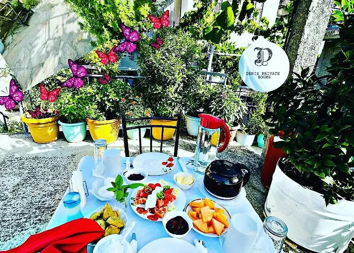 Denis 1930 Traditional Family In Old Town Homemade Breakfast 4* Gjirokaster