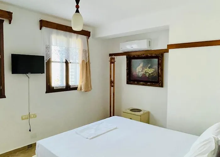 Guest house Denis 1930 Traditional Family In Old Town Homemade Breakfast