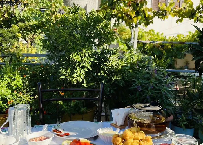 Denis 1930 Traditional Family In Old Town Homemade Breakfast 4* Gjirokaster