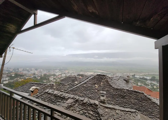 Denis 1930 Traditional Family In Old Town Homemade Breakfast 4* Gjirokaster